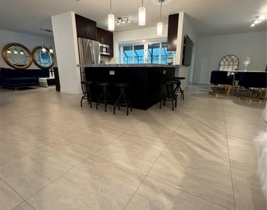 5921 Sw 17th Court - Photo Thumbnail 9