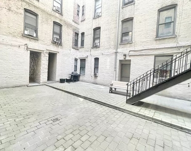 18th Street and 2nd Ave - Photo Thumbnail 6