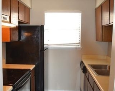 2526 W Prairie Street W - Photo Thumbnail 5