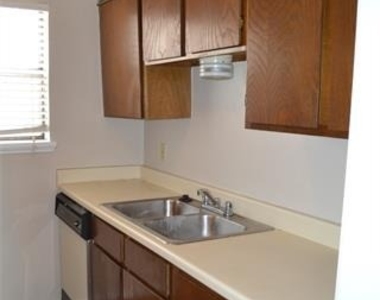 2526 W Prairie Street W - Photo Thumbnail 4