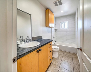 6735 Elmer Avenue - Photo Thumbnail 11