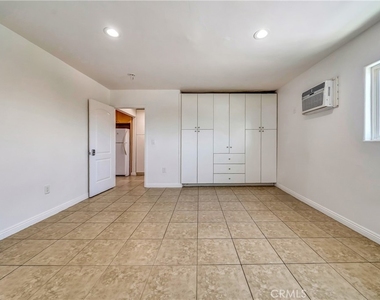 6735 Elmer Avenue - Photo Thumbnail 8