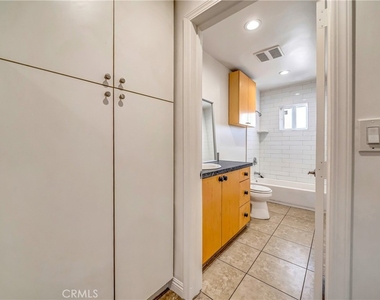 6735 Elmer Avenue - Photo Thumbnail 5