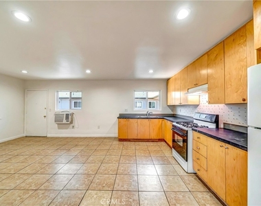 6735 Elmer Avenue - Photo Thumbnail 2
