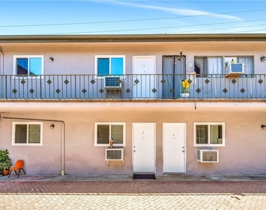 6735 Elmer Avenue - Photo Thumbnail 12