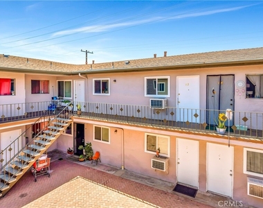 6735 Elmer Avenue - Photo Thumbnail 13