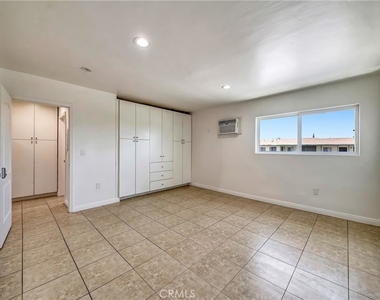 6735 Elmer Avenue - Photo Thumbnail 9