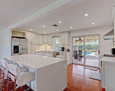 7115 Venetian Way - Photo Thumbnail 7