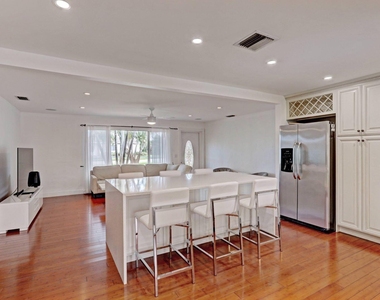 7115 Venetian Way - Photo Thumbnail 9