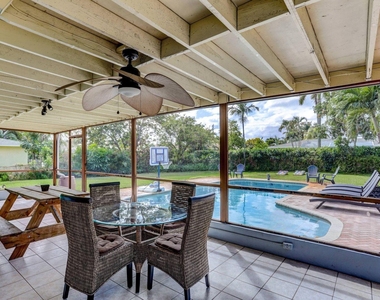 7115 Venetian Way - Photo Thumbnail 21