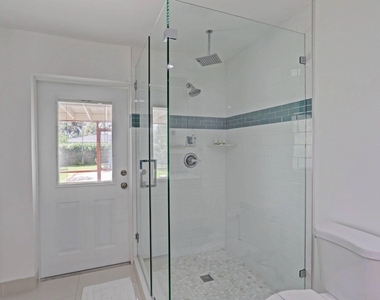 7115 Venetian Way - Photo Thumbnail 13