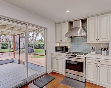 7115 Venetian Way - Photo Thumbnail 8