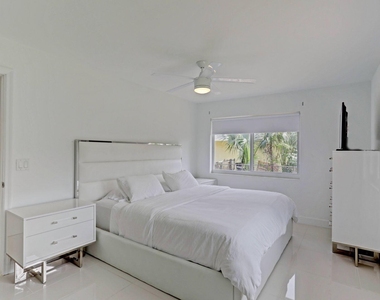 7115 Venetian Way - Photo Thumbnail 10