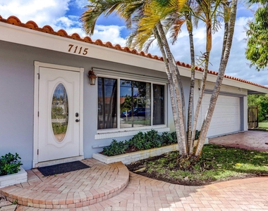 7115 Venetian Way - Photo Thumbnail 1