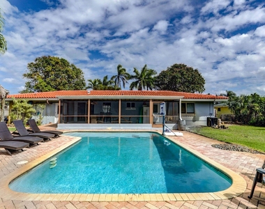 7115 Venetian Way - Photo Thumbnail 27