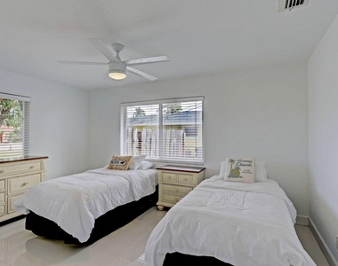 7115 Venetian Way - Photo Thumbnail 17