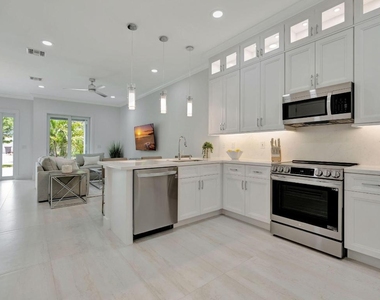4680 Se Manatee Way - Photo Thumbnail 10