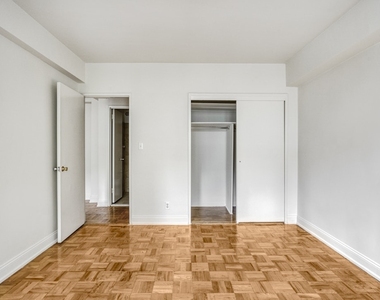 250 E 39th Street - Photo Thumbnail 4