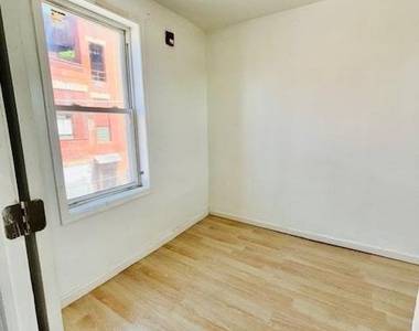 240 W Glenwood Avenue - Photo Thumbnail 2