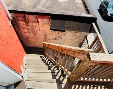 240 W Glenwood Avenue - Photo Thumbnail 7