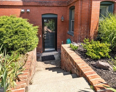 226 5th Street Se - Photo Thumbnail 4