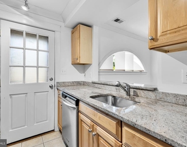 226 5th Street Se - Photo Thumbnail 11
