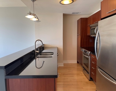 603 Davis St - Photo Thumbnail 2