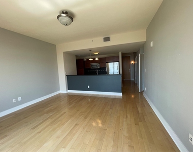603 Davis St - Photo Thumbnail 1