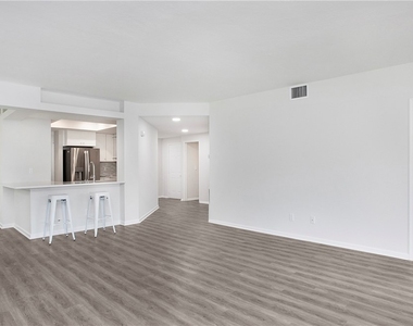 6225 Bellerive Avenue - Photo Thumbnail 3