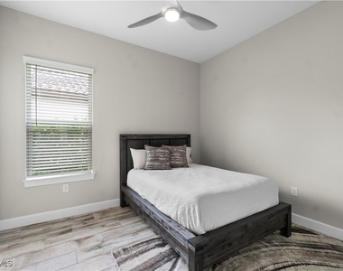 15312 Motta Way - Photo Thumbnail 11