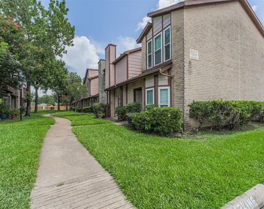 12500 Brookglade Circle - Photo Thumbnail 14