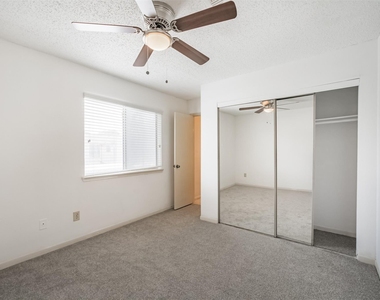 12500 Brookglade Circle - Photo Thumbnail 7