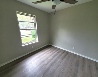8907 Shepard Drive - Photo Thumbnail 7