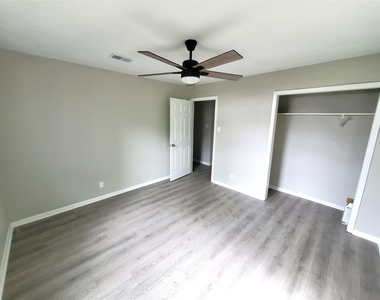 8907 Shepard Drive - Photo Thumbnail 5
