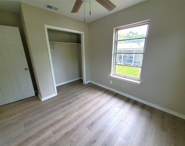 8907 Shepard Drive - Photo Thumbnail 6