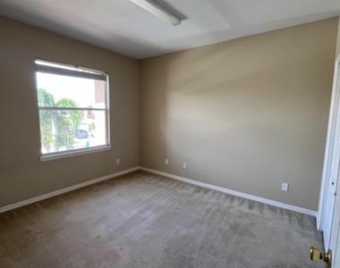 1040 Venetian Drive - Photo Thumbnail 20