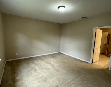 1040 Venetian Drive - Photo Thumbnail 11
