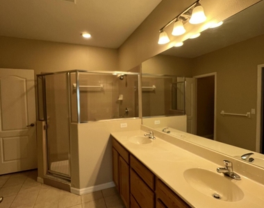 1040 Venetian Drive - Photo Thumbnail 12