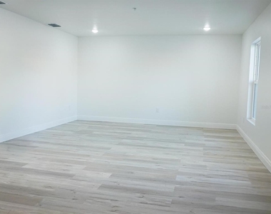 2201 Conway Drive - Photo Thumbnail 5