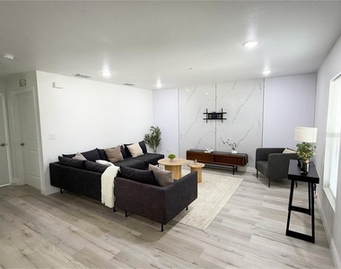 2201 Conway Drive - Photo Thumbnail 8