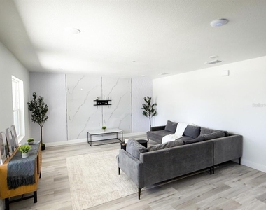 2201 Conway Drive - Photo Thumbnail 7