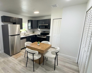 2201 Conway Drive - Photo Thumbnail 4