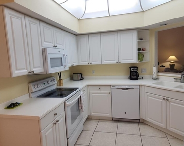 6872 Fairview Terrace - Photo Thumbnail 7