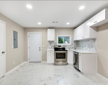 2502 Park Drive - Photo Thumbnail 2