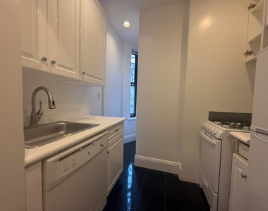 200 Riverside Drive - Photo Thumbnail 8