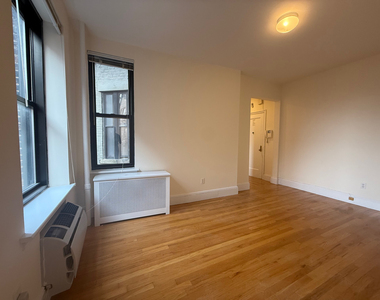 200 Riverside Drive - Photo Thumbnail 4