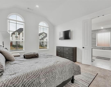 1637 Palo Duro Way - Photo Thumbnail 18