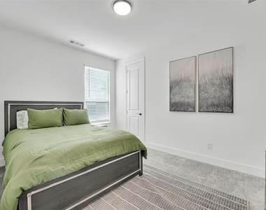 1637 Palo Duro Way - Photo Thumbnail 21