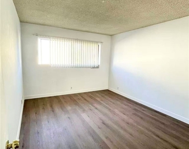 922 W Duarte Rd - Photo Thumbnail 4