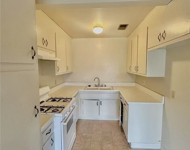 922 W Duarte Rd - Photo Thumbnail 9